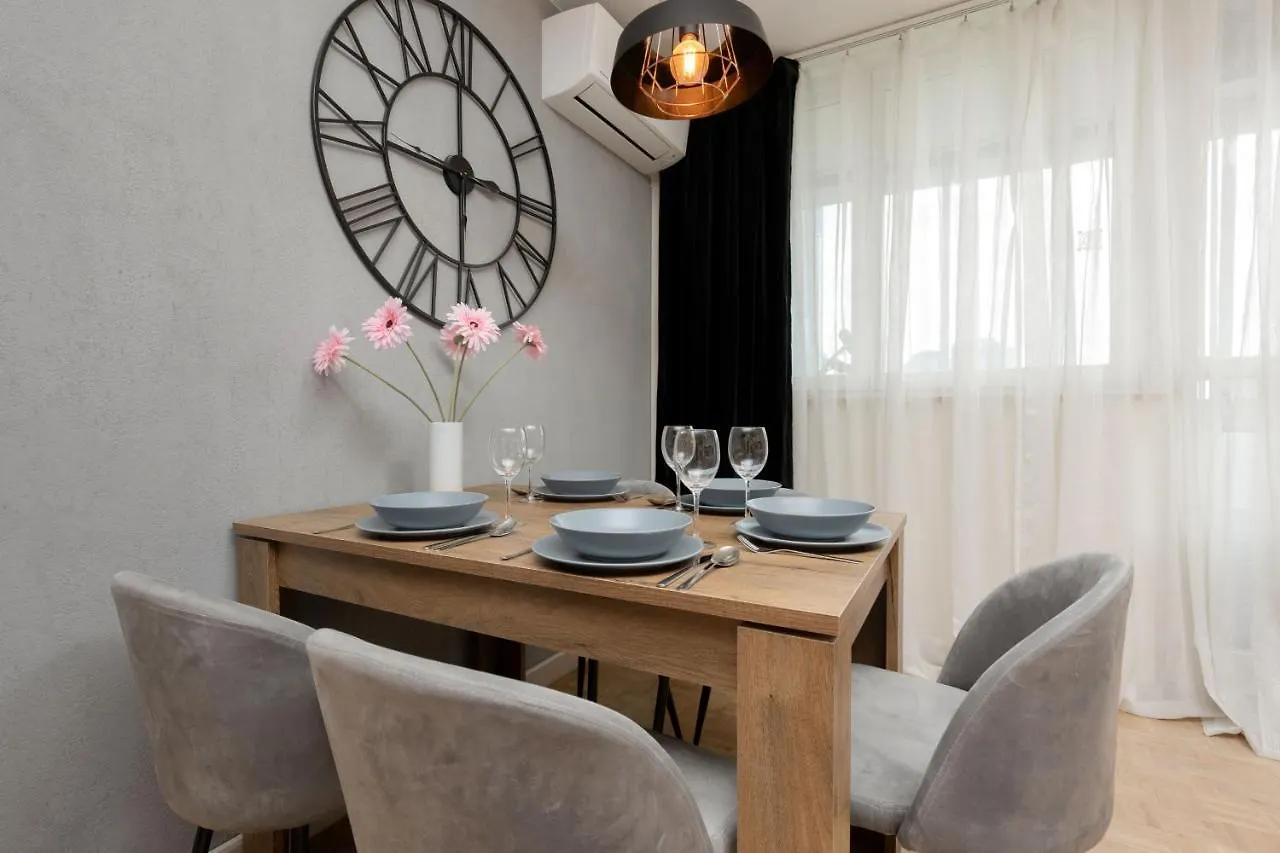 Warsaw City View Apartment With 2 Bedrooms & Ac By Noclegi Renters